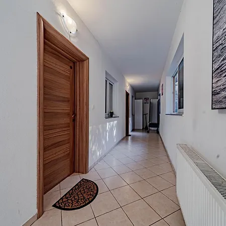 Zaklopatica 8342b アパート *